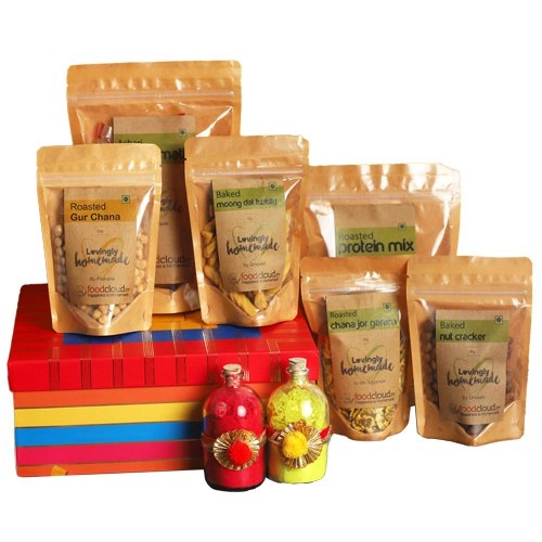 Amazing Organic Gulal with Tasty Assorted Treats Gift Hamper