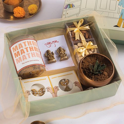 Splendid Rakhi Gift Set